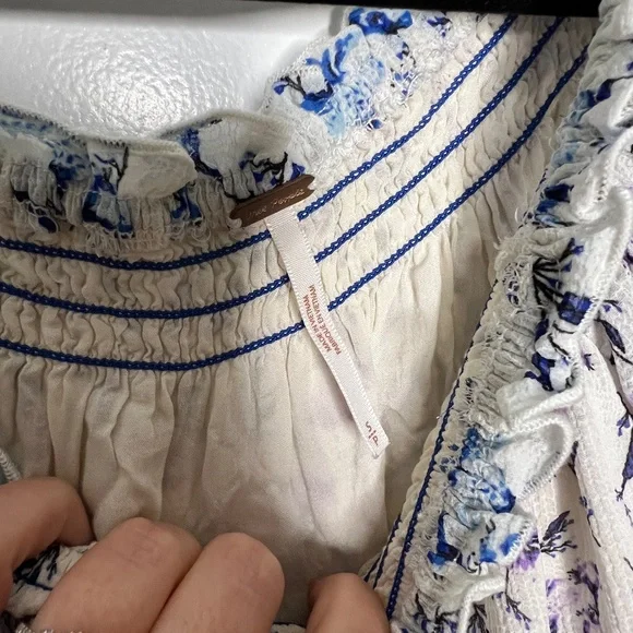 Free People Rose Valley Printed Blouse Top Shirt Size S White Blue Floral - Picture 5 of 6